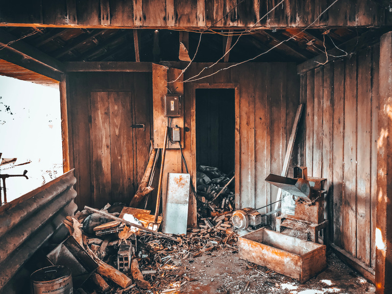 An abandoned woodened house that looks like it has been demolished.