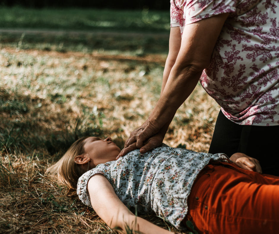 Someone delivering cpr to a woman