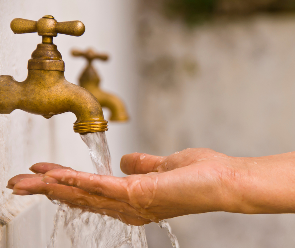 hand under running tap water